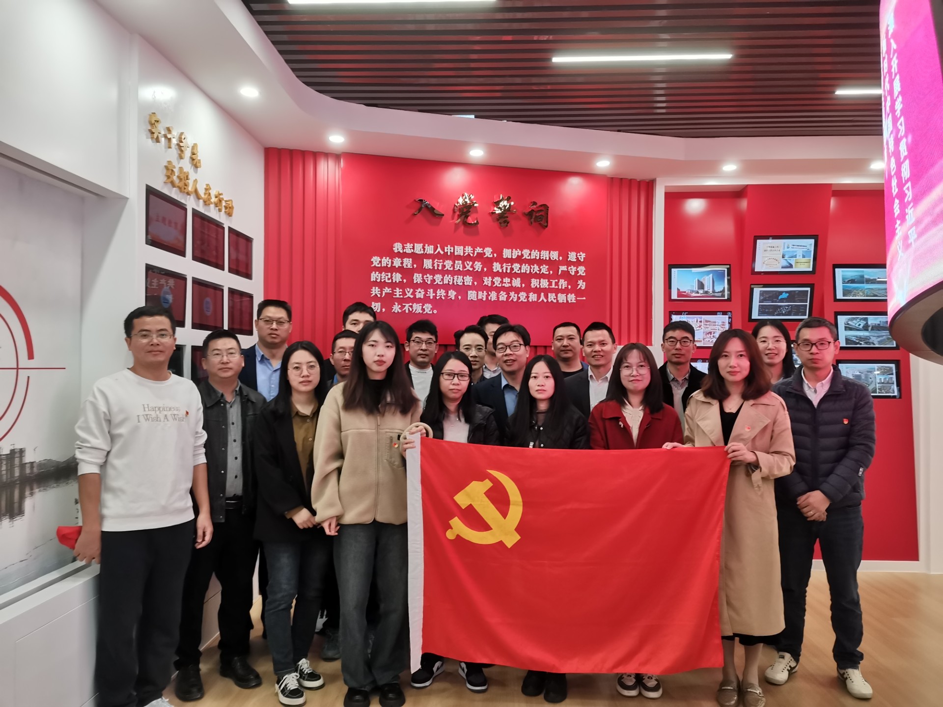 1701767399752337.jpg 市交投物流集團(tuán)黨支部 市交投勘察設(shè)計(jì)公司黨支部聯(lián)合召開主題教育學(xué)習(xí)會,葉嵐清攝3.jpg