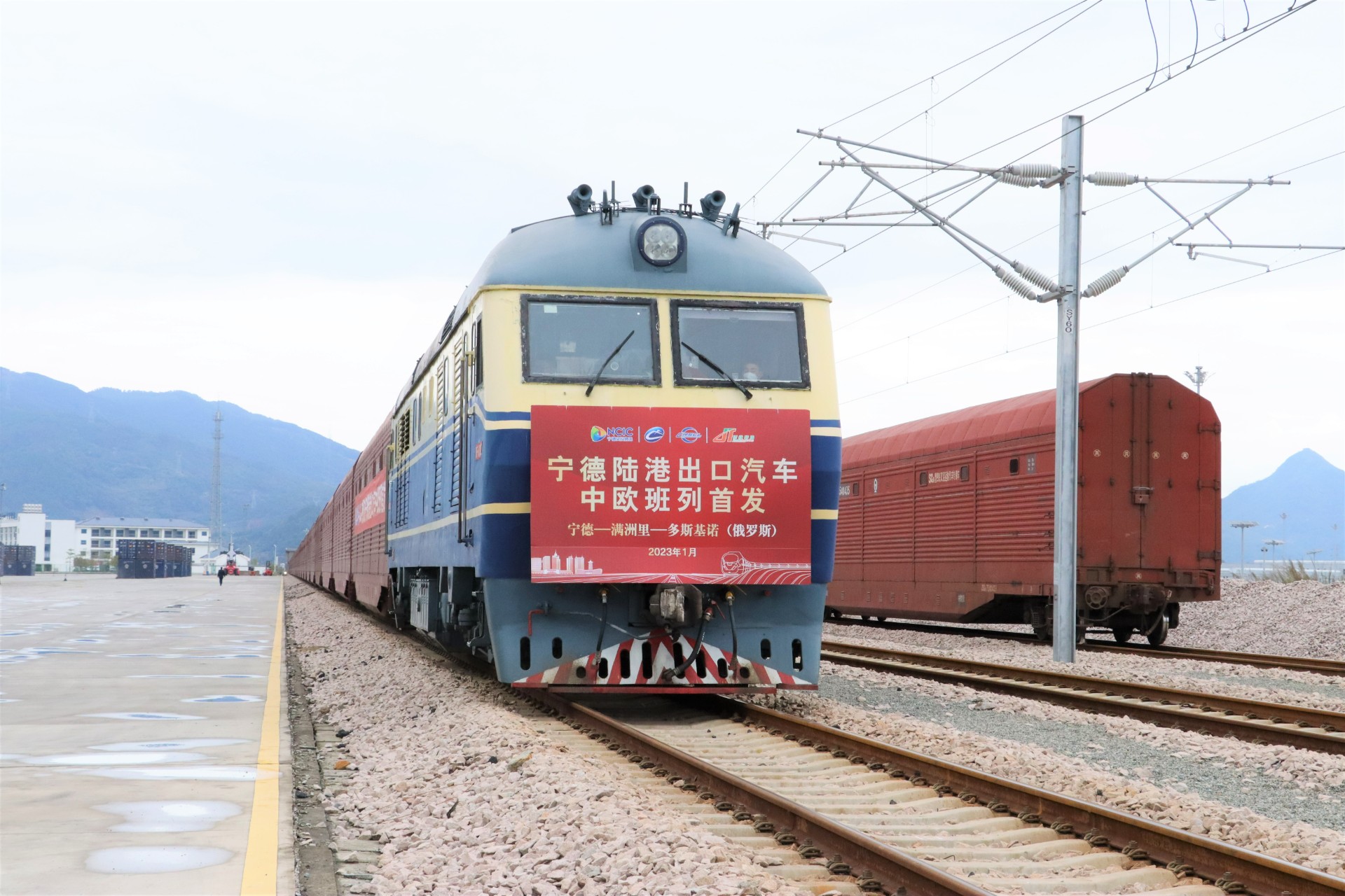 1710833039908181.jpg 寧德陸港出口汽車中歐班列首發.JPG