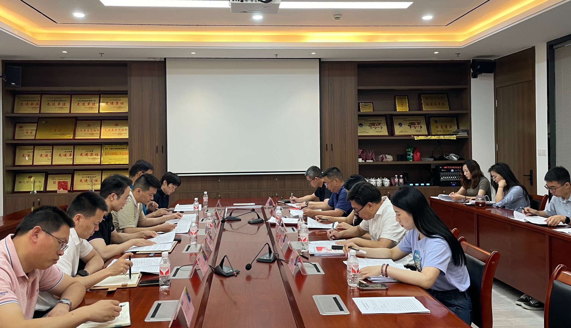 1717382369524836.jpg 講黨性守黨規嚴黨紀——市交投集團領導赴市交投物流集團開展聯系點工作,葉嵐清拍攝2.jpg