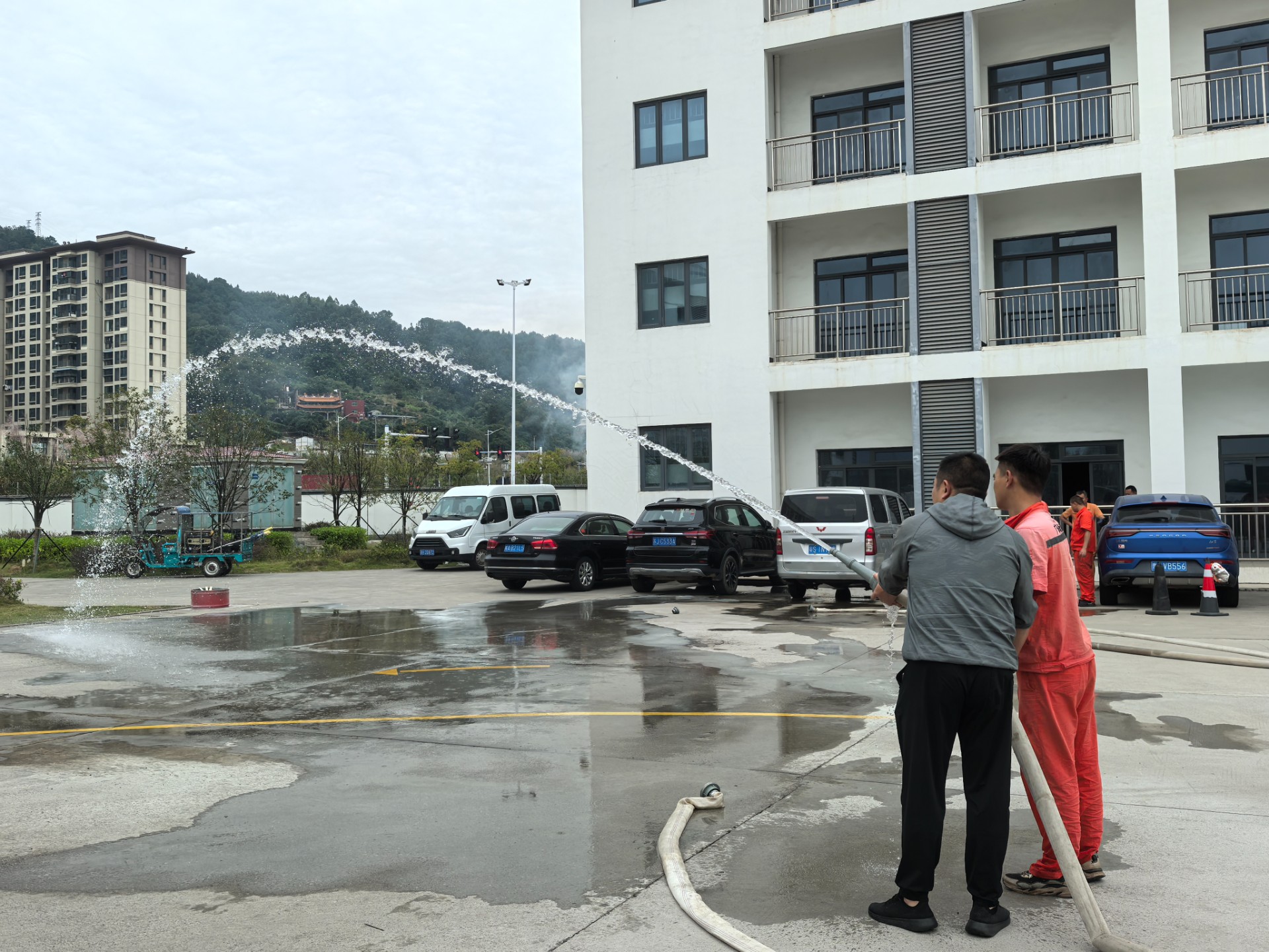 1731914188585196.jpg 寧德陸港開展“119消防安全日”應急演練活動,周明組拍攝3.jpg